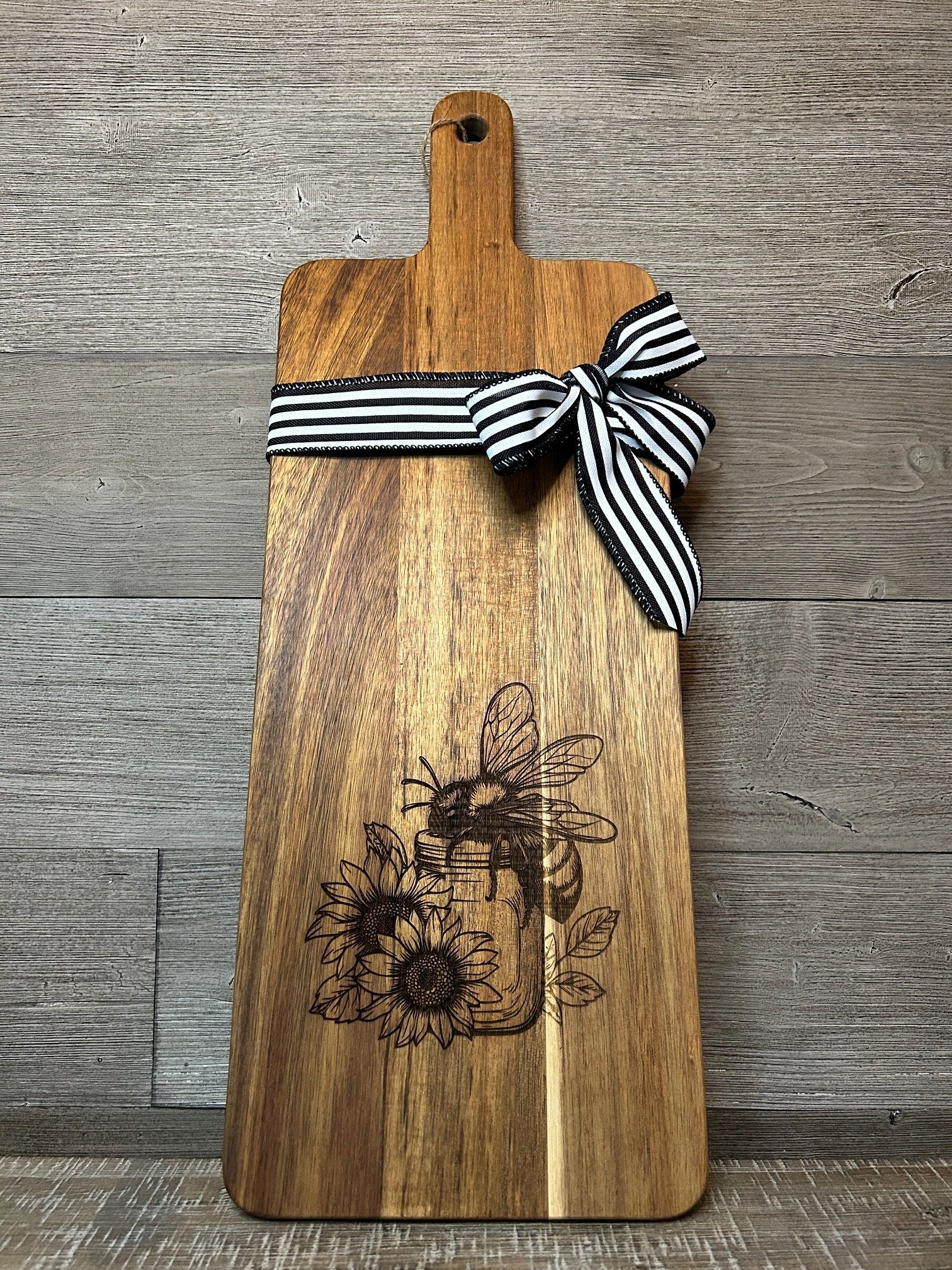 Laser Engraved Charcuterie Board - Honey Bee Theme