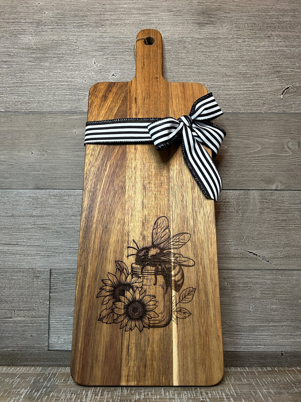 Laser Engraved Charcuterie Board - Honey Bee Theme